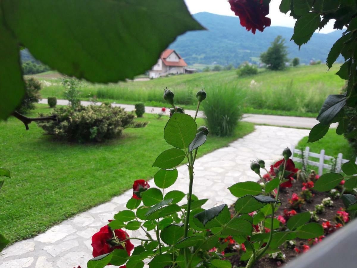 Wooden House Nela Near Plitvice Lakes Smoljanac Exterior foto